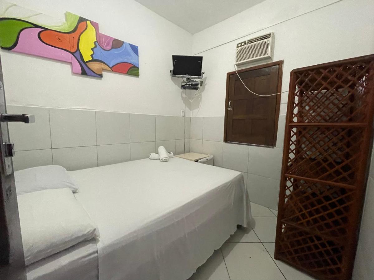 Quarto Duplo Básico com Banheiro Externo